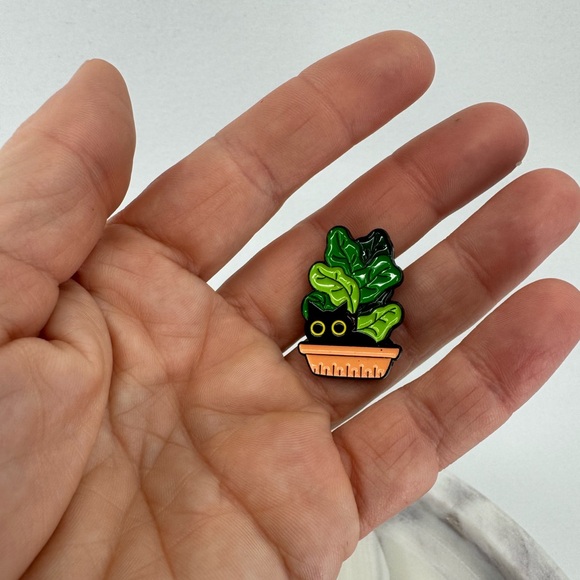 3/$15 Adorable Potted Cat Pin - Picture 4 of 5